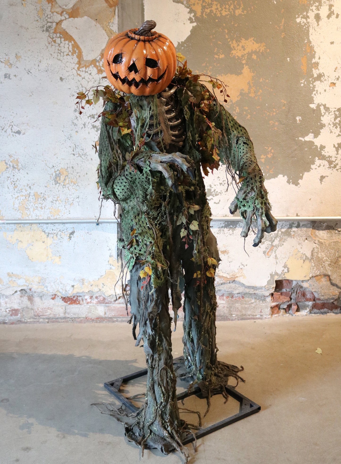 Rotating Pumpkin Monster