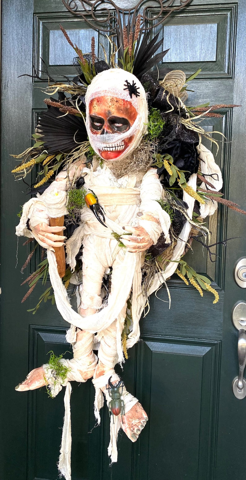Mummy wreath, Halloween wreath, mummy decor, Halloween decor, Halloween party wreath