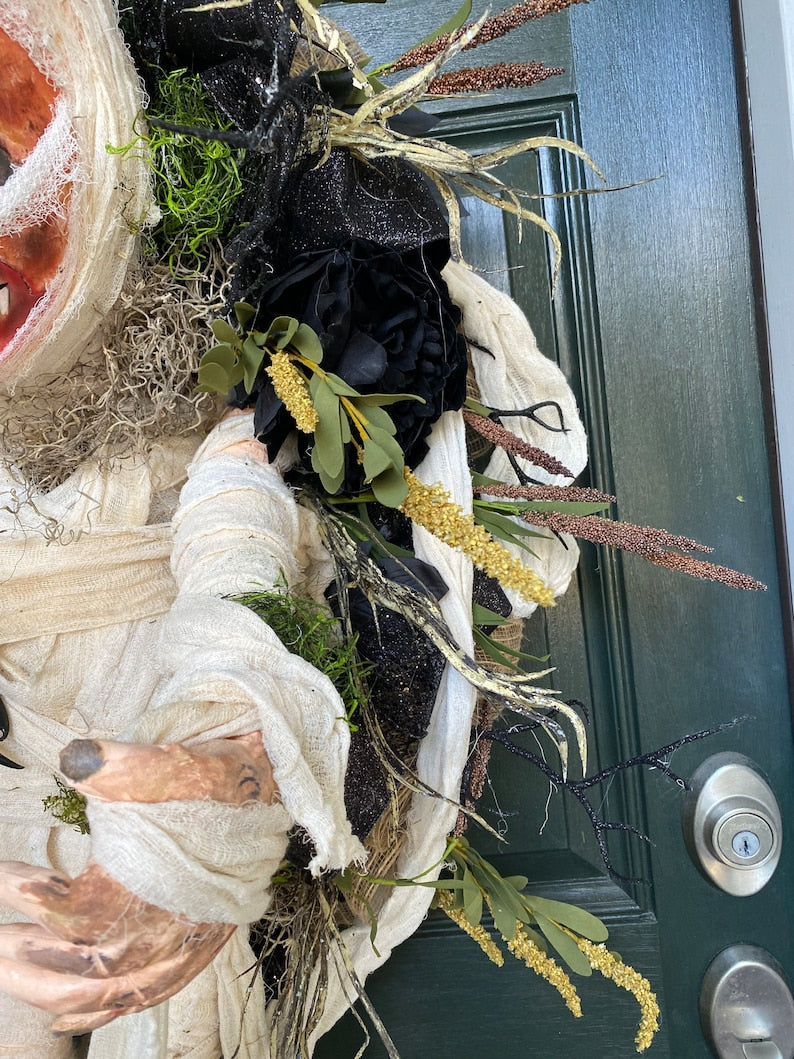 Mummy wreath, Halloween wreath, mummy decor, Halloween decor, Halloween party wreath