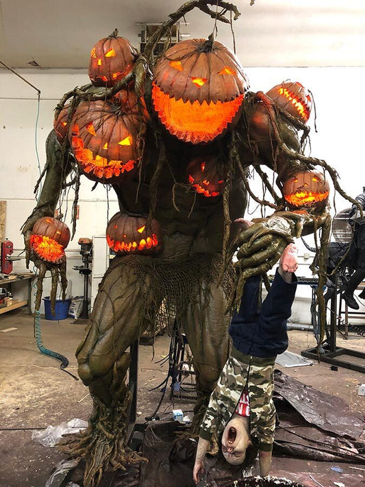 🎃  Halloween Giant Pumpkin Monster and Child