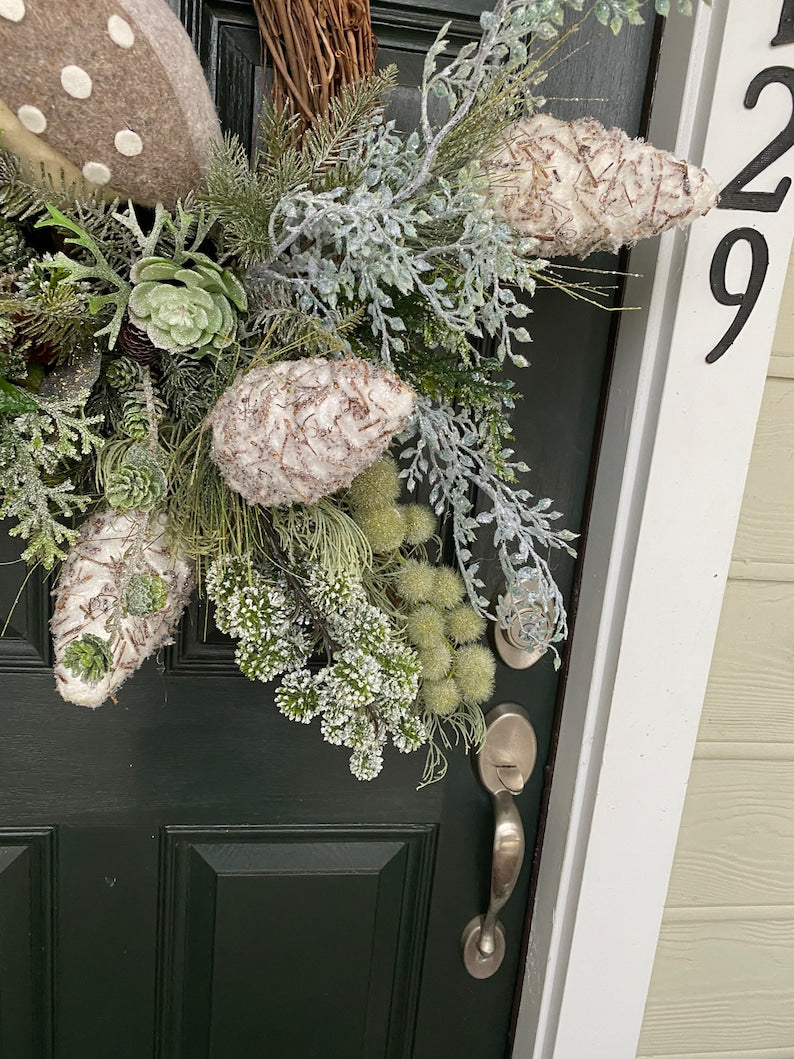 Winter wreath, icy succulents , owl, winter wreath with owl, natural winter wreath