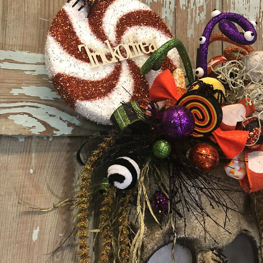 Skull decor, skull wreath, Halloween skull wreath, Halloween decor, animated skull head