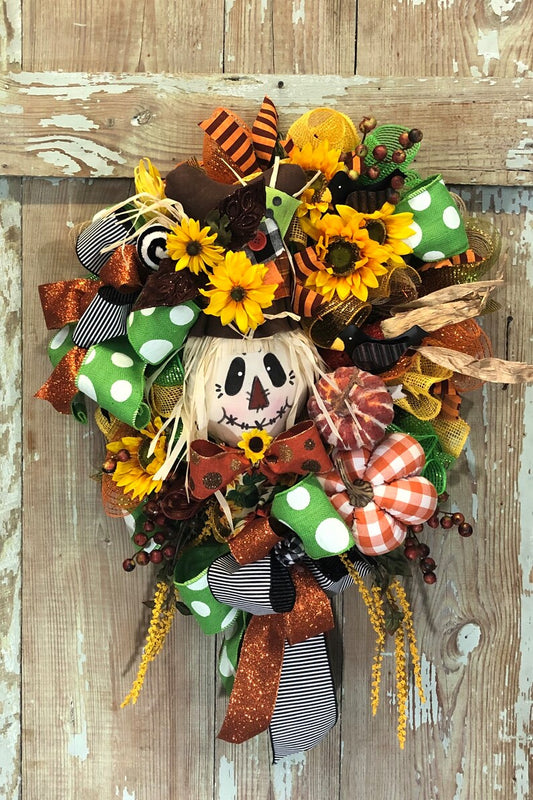 scarecrow wreath decor, fall decor, fall centerpiece, scarecrow with crows, pumpkins and scarecrow wreath