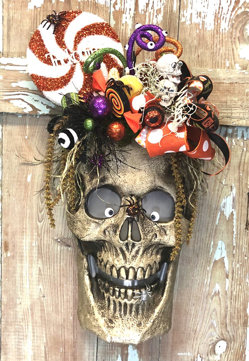 Skull decor, skull wreath, Halloween skull wreath, Halloween decor, animated skull head