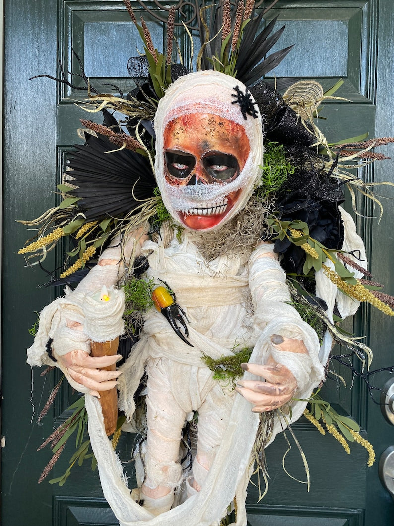 Mummy wreath, Halloween wreath, mummy decor, Halloween decor, Halloween party wreath