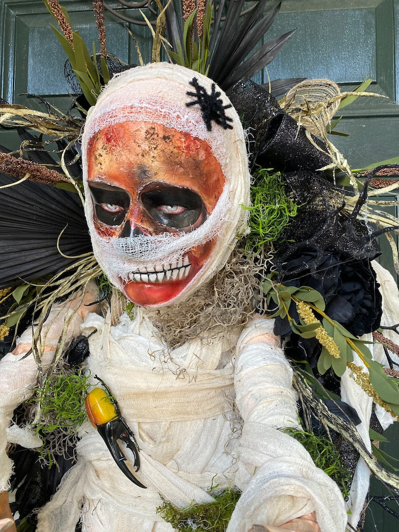 Mummy wreath, Halloween wreath, mummy decor, Halloween decor, Halloween party wreath