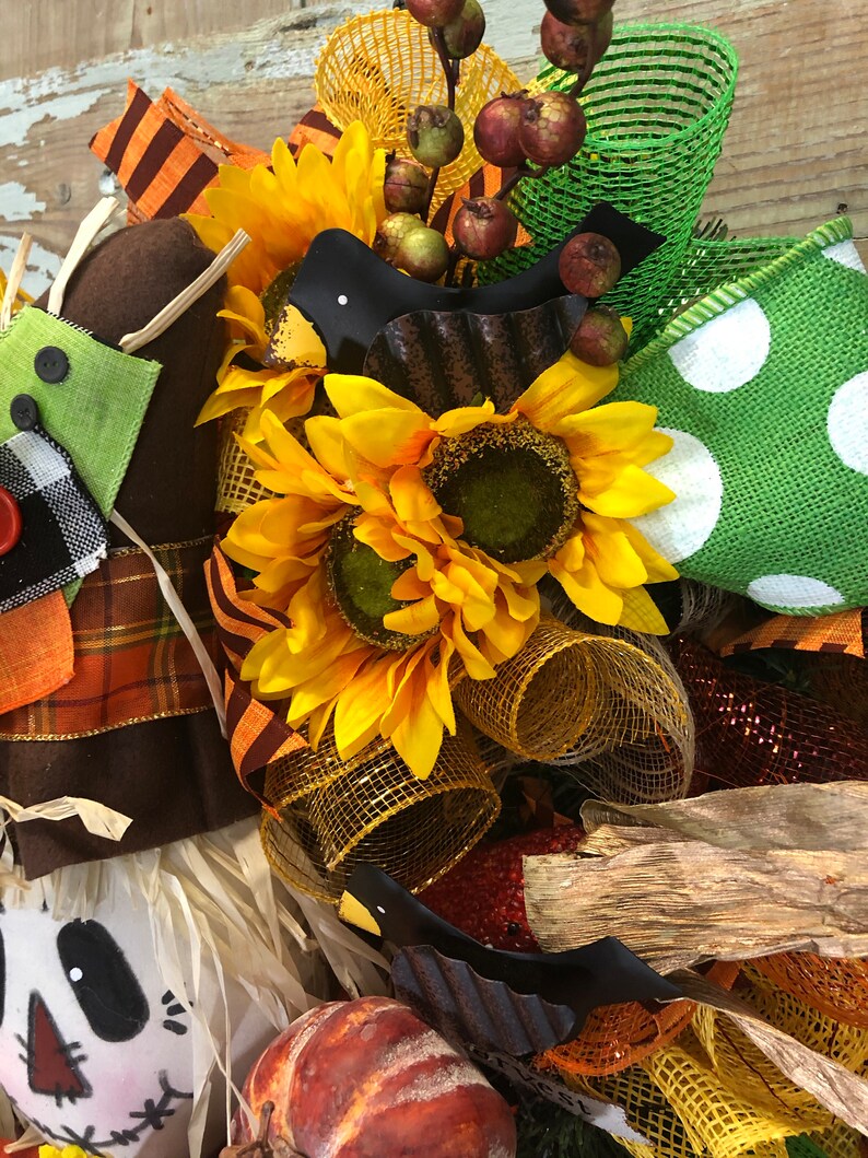 scarecrow wreath decor, fall decor, fall centerpiece, scarecrow with crows, pumpkins and scarecrow wreath