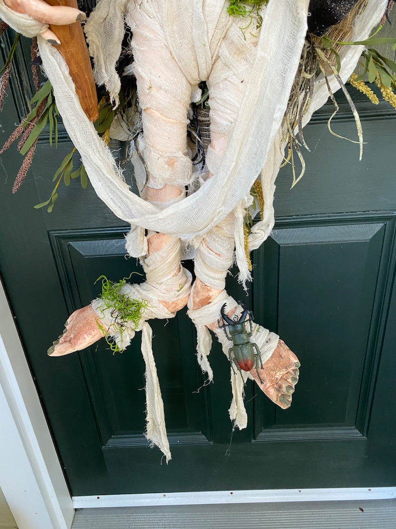 Mummy wreath, Halloween wreath, mummy decor, Halloween decor, Halloween party wreath