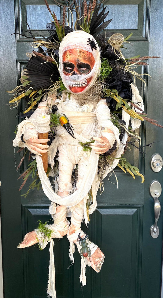Mummy wreath, Halloween wreath, mummy decor, Halloween decor, Halloween party wreath
